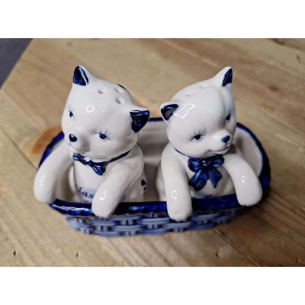 Delft Blue Handpainted Ceramic Cat Salt Pepper Shakers in Basket Alaska Souvenir
